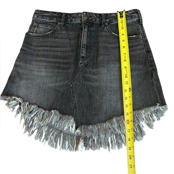 Free People We The Free Bailey Black Denim Mini Skirt Frayed Hem Size 29 NWOT - Picture 8 of 8